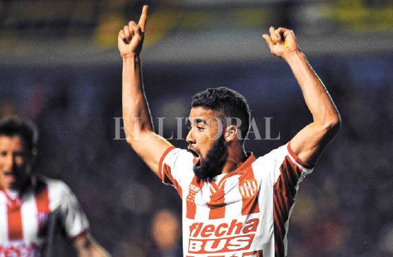 Con un corazón lleno de goles y agujeritos Con un corazón lleno de goles y agujeritos